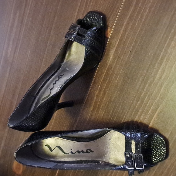 Vina, Ladies Black High Heels Snake Skin Pattern, size 7 1/2 M - Picture 4 of 5